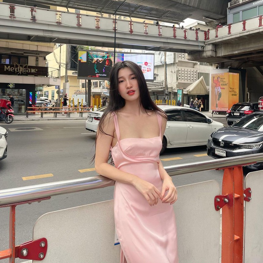 Thu nhập ''khủng'' nhưng Á hậu Phương Nhi chỉ diện đồ local brand, có bộ giá cực rẻ chỉ vài trăm nghìn  - Ảnh 3.