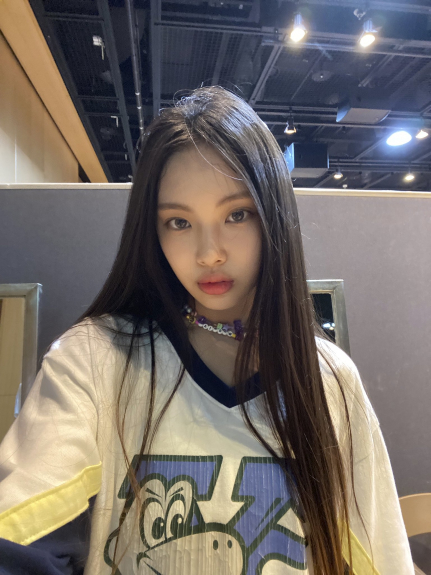 Fan tranh luận Hyein NewJeans có xinh đẹp hơn khi để tóc mái hay không? - Ảnh 7.