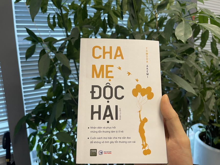 "Cha mẹ độc hại", cuốn sách có thể khiến nhiều phụ huynh thức tỉnh, nhận ra đâu là lối đi đúng trên hành trình nuôi dạy con - Ảnh 1.