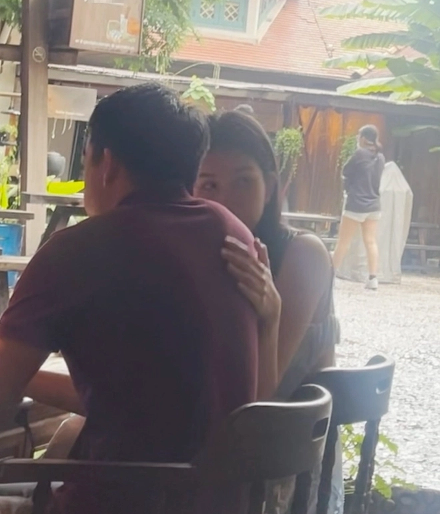 Á hậu Phương Anh lộ diện bên bạn trai trước khi công khai hẹn hò, tình cảm giữa chốn đông người thế này! - Ảnh 2.