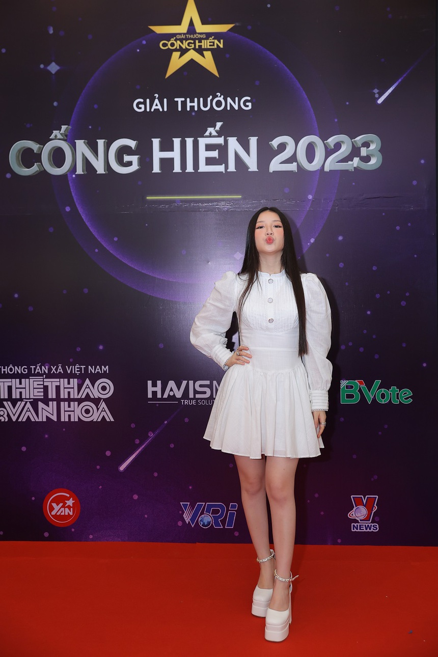 Dàn sao đổ bộ thảm đỏ khởi động giải Cống hiến 2023: Huy Tuấn khẳng định Cống hiến đã 'trọn vẹn' - Ảnh 4.