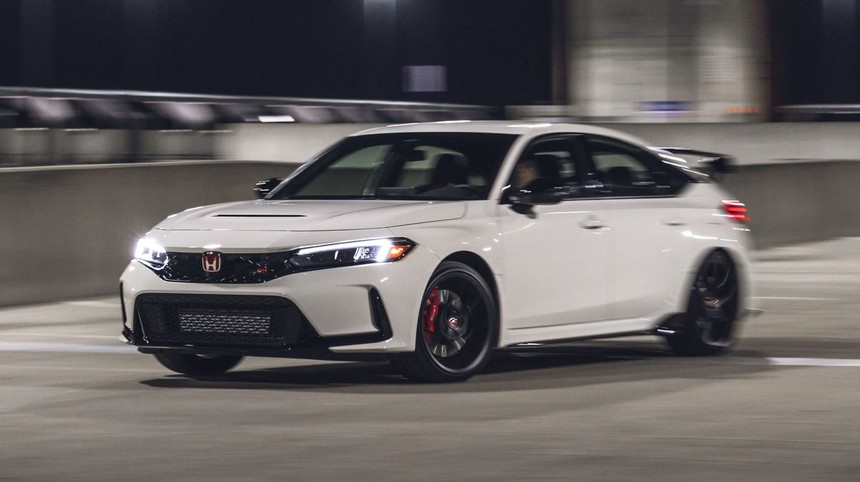 Civic Type R có gì mà ra giá 2,4 tỷ, đắt hơn 3 lần bản thường? - Ảnh 1. Civic Type R có gì mà ra giá 2,4 tỷ, đắt hơn 3 lần bản thường? - Ảnh 1.