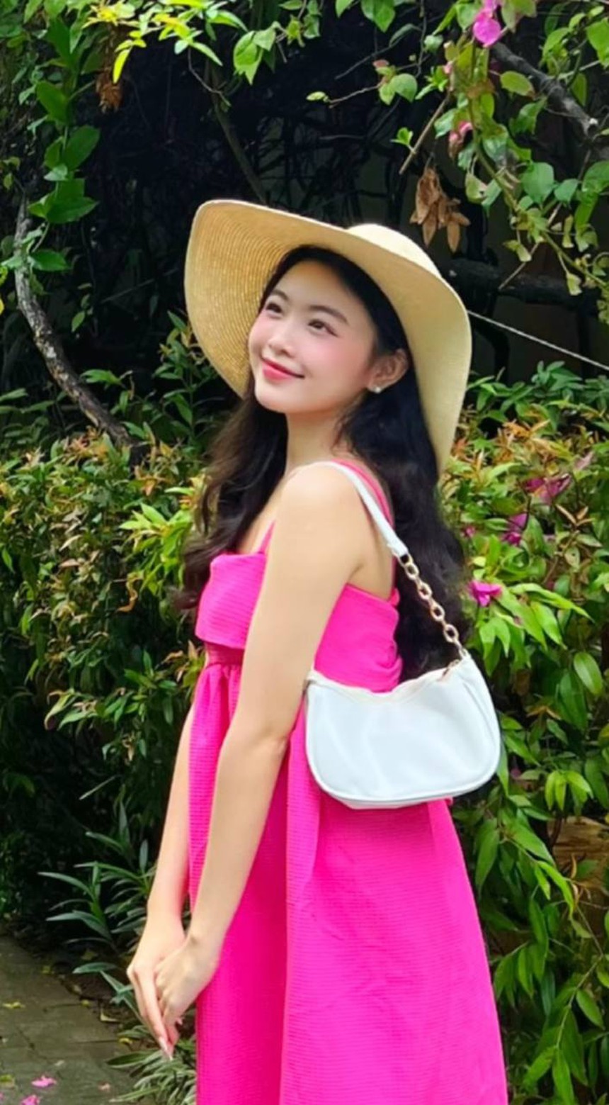 Nhìn lại một năm hoạt động mạng xã hội chăm chỉ của con gái MC Quyền Linh: Thì ra, mùa xuân, hoa nở là vì... Lọ Lem - Ảnh 5.