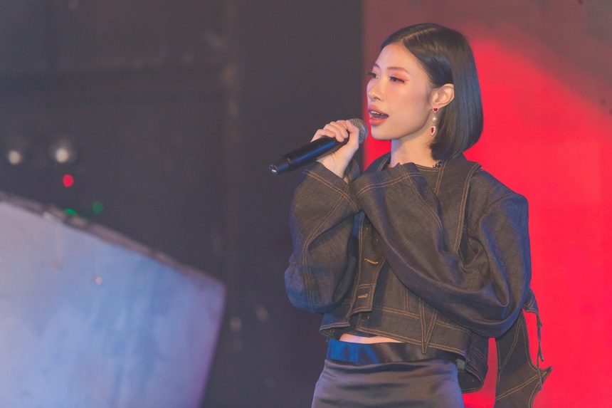 Vừa ngó lơ tin nhắn chúc mừng sinh nhật của Matt Liu, Hương Giang xuất hiện thân mật bên chàng trai này - Ảnh 8.