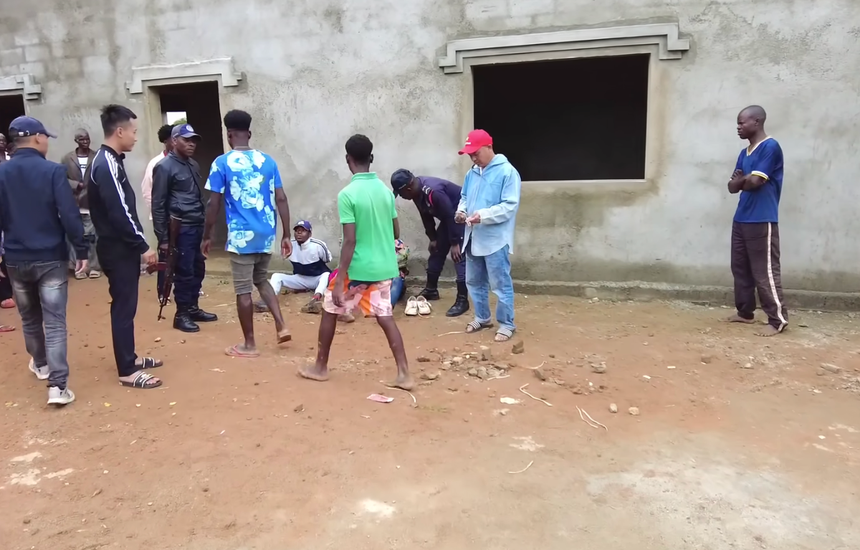 Quang Linh Vlogs lại bị trộm vật liệu, lần này là ở trường học miễn phí cho trẻ em - Ảnh 3.