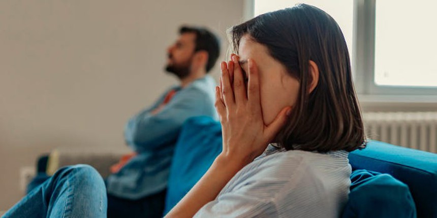 Red Flag là gì mà ai cũng sợ? 8 dấu hiệu "cờ đỏ" trong một mối quan hệ mà bạn cần phải chạy ngay lập tức! - Ảnh 1.