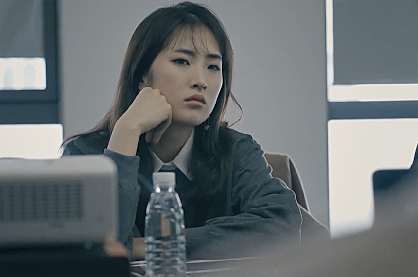 Con gái tỷ phú Huawei gây sốc ở phim của Lưu Diệc Phi: Quê mùa kém sắc, còn tính cướp người yêu đàn chị - Ảnh 9. Con gái tỷ phú Huawei gây sốc ở phim của Lưu Diệc Phi: Quê mùa kém sắc, còn tính cướp người yêu đàn chị - Ảnh 9.