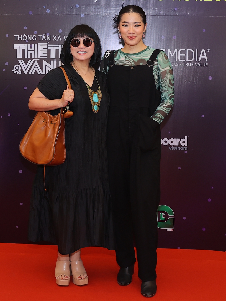 Ca sĩ Cẩm Vân: 'Một ngày tôi quên hết đã đến gần hơn với người nghe' - Ảnh 1. Ca sĩ Cẩm Vân: 'Một ngày tôi quên hết đã đến gần hơn với người nghe' - Ảnh 1.