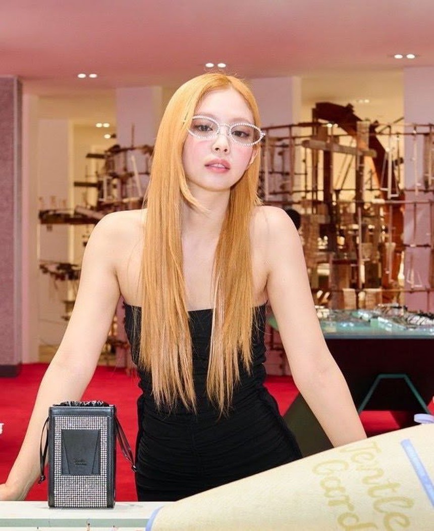 12 khoảnh khắc không thể quên của Jennie Blackpink năm 2022 - Ảnh 5. 12 khoảnh khắc không thể quên của Jennie Blackpink năm 2022 - Ảnh 5.