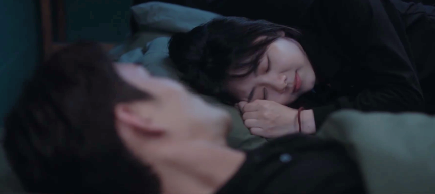 'Hướng gió mà đi': Hé lộ cảnh hôn lén ngọt ngào của Đàm Tùng Vận - Vương Khải  - Ảnh 4.