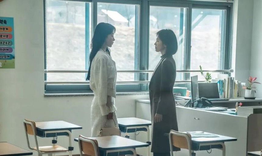 'The Glory' ra đời từ câu hỏi về bạo lực học đường của con gái biên kịch Kim Eun Sook - Ảnh 1.