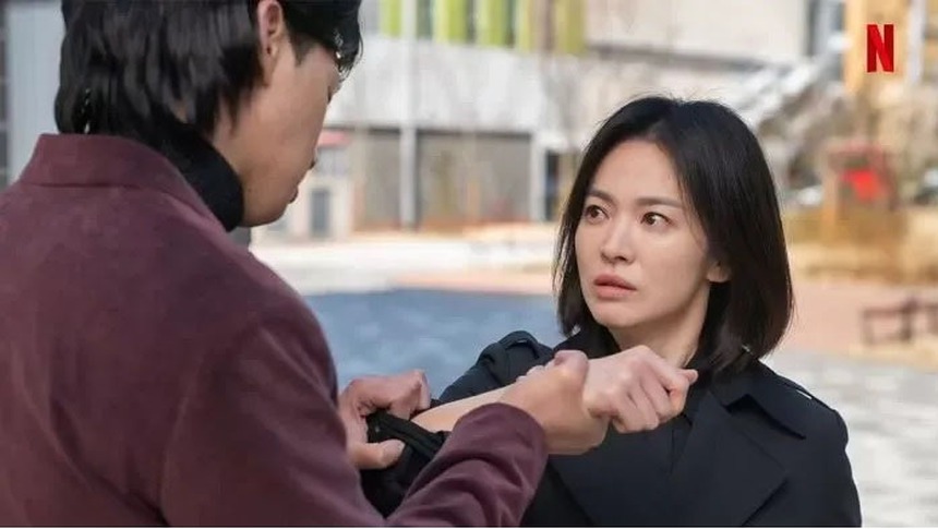 'The Glory' ra đời từ câu hỏi về bạo lực học đường của con gái biên kịch Kim Eun Sook - Ảnh 4.