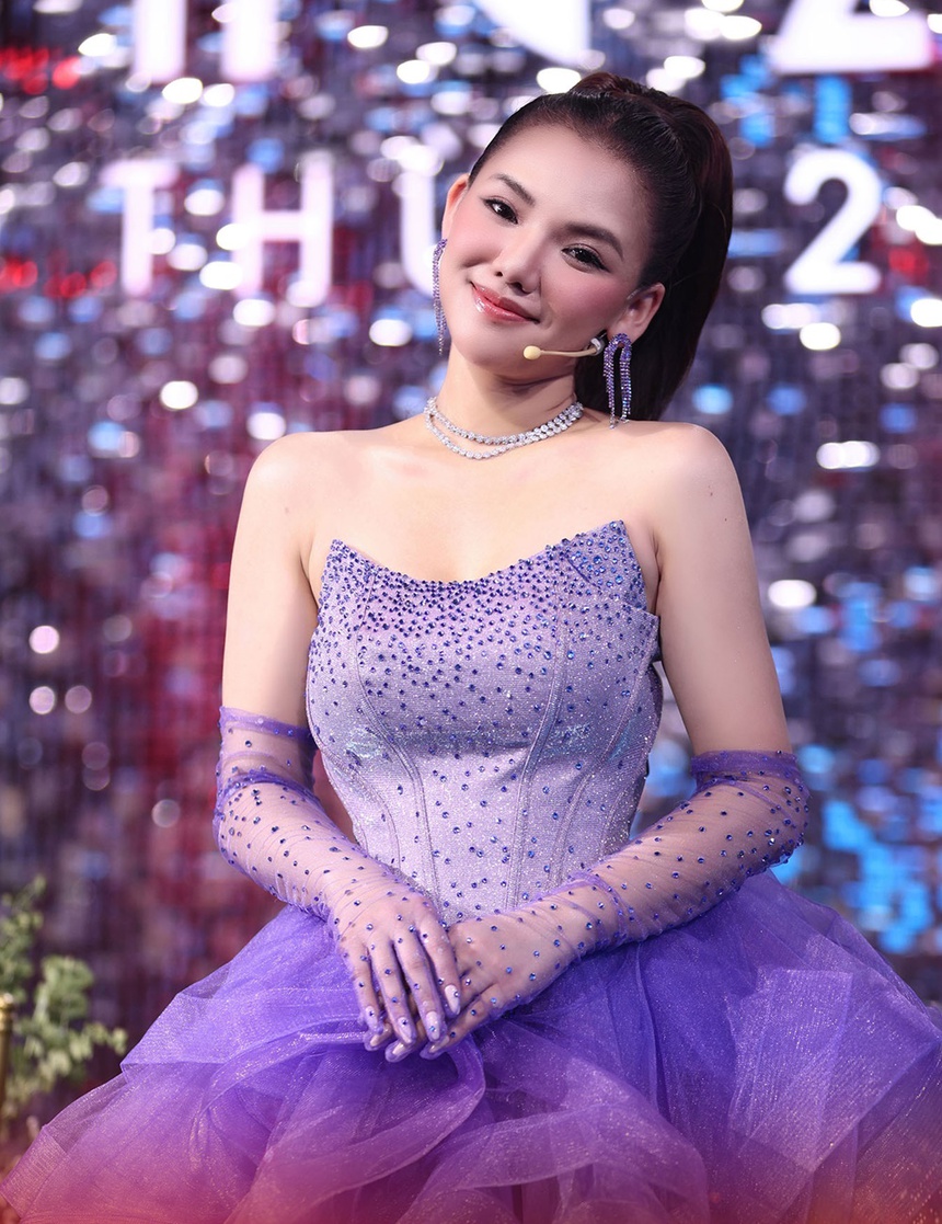 Bích Phương bất ngờ tái xuất xinh đẹp sau 1 năm “đóng băng”, liên tục khiến Trấn Thành “la ó”  - Ảnh 3.