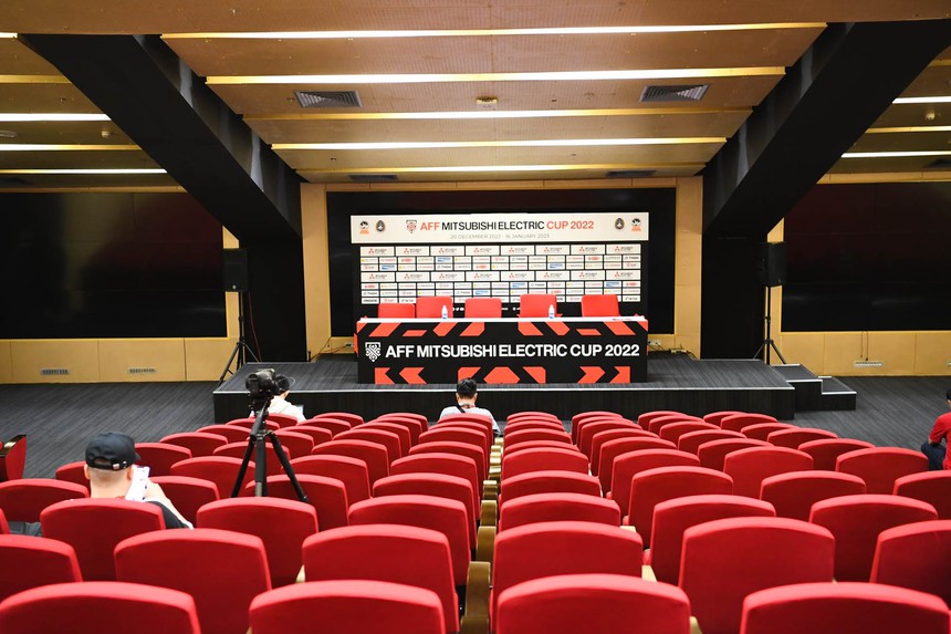 ĐT Việt Nam đấu ĐT Indonesia trên SVĐ đẹp như tranh - Ảnh 8. ĐT Việt Nam đấu ĐT Indonesia trên SVĐ đẹp như tranh - Ảnh 8.