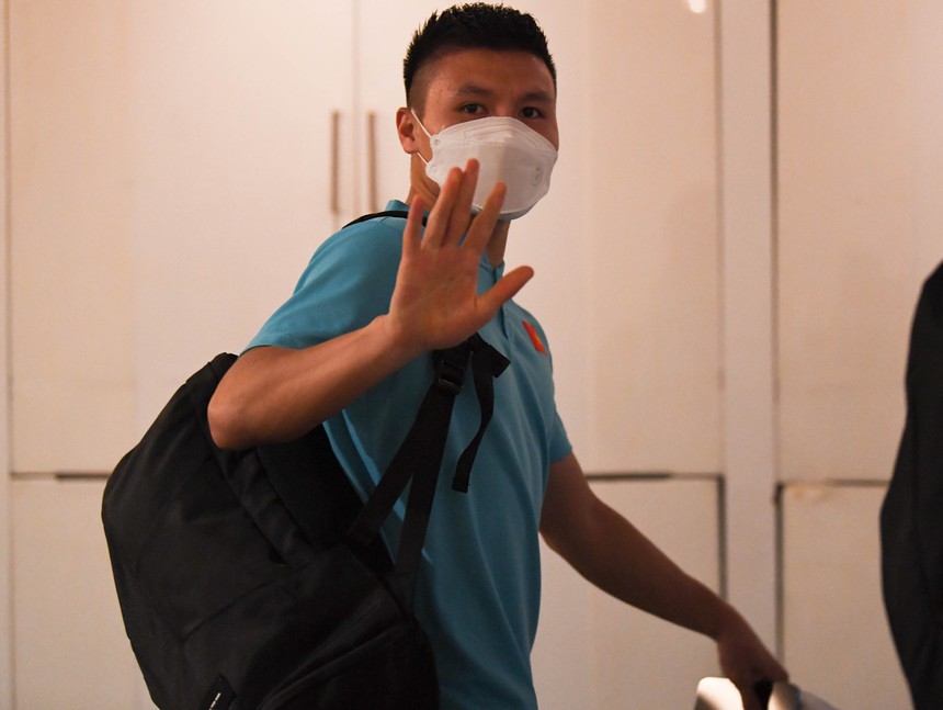 ĐT Việt Nam vui vẻ trở về khách sạn, sẵn sàng đấu Indonesia - Ảnh 3. ĐT Việt Nam vui vẻ trở về khách sạn, sẵn sàng đấu Indonesia - Ảnh 3.