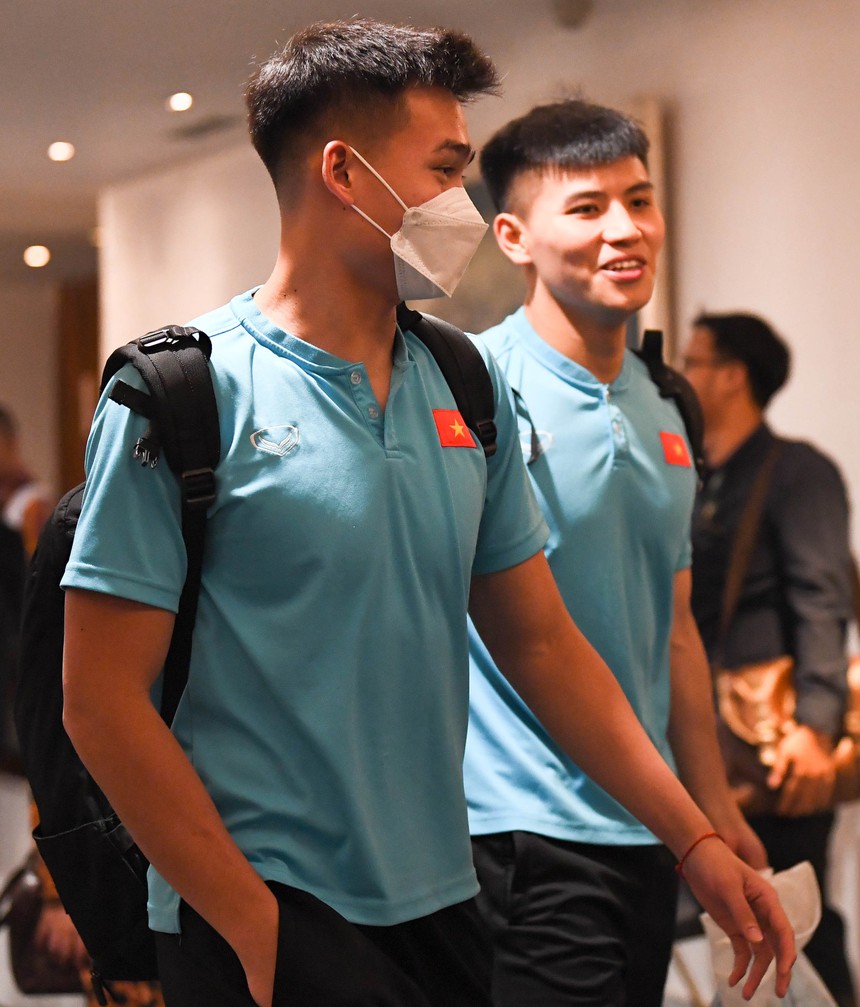 ĐT Việt Nam vui vẻ trở về khách sạn, sẵn sàng đấu Indonesia - Ảnh 5. ĐT Việt Nam vui vẻ trở về khách sạn, sẵn sàng đấu Indonesia - Ảnh 5.