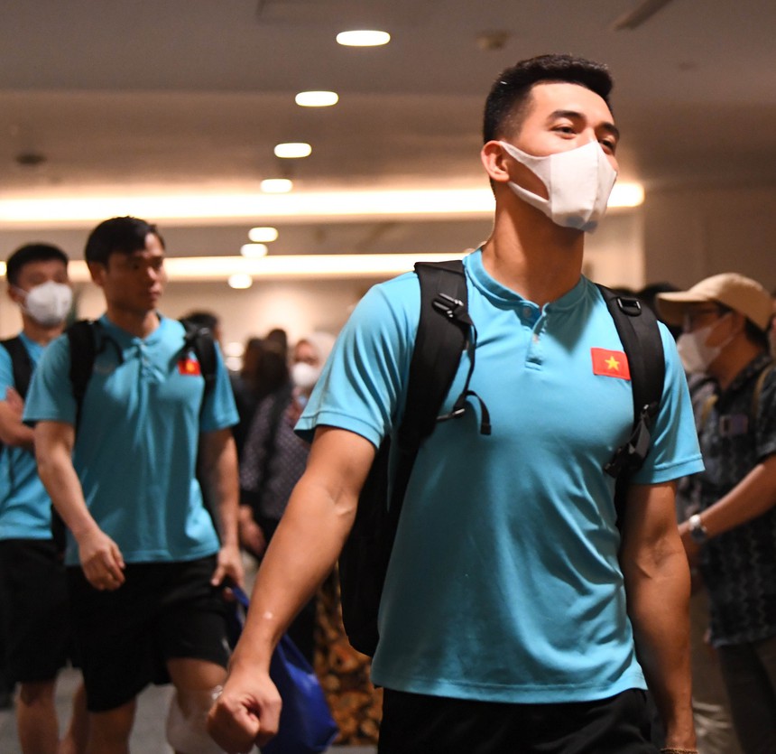 ĐT Việt Nam vui vẻ trở về khách sạn, sẵn sàng đấu Indonesia - Ảnh 2. ĐT Việt Nam vui vẻ trở về khách sạn, sẵn sàng đấu Indonesia - Ảnh 2.