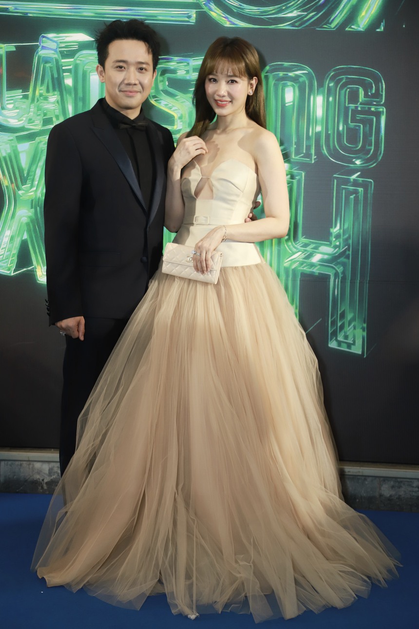 Thảm đỏ lễ trao giải Làn Sóng xanh lần thứ 25: Vợ chồng Hari Won - Trấn Thành hiếm hoi xuất hiện tình tứ bên nhau sau tin đồn rạn nứt - Ảnh 2. Thảm đỏ lễ trao giải Làn Sóng xanh lần thứ 25: Vợ chồng Hari Won - Trấn Thành hiếm hoi xuất hiện tình tứ bên nhau sau tin đồn rạn nứt - Ảnh 2.
