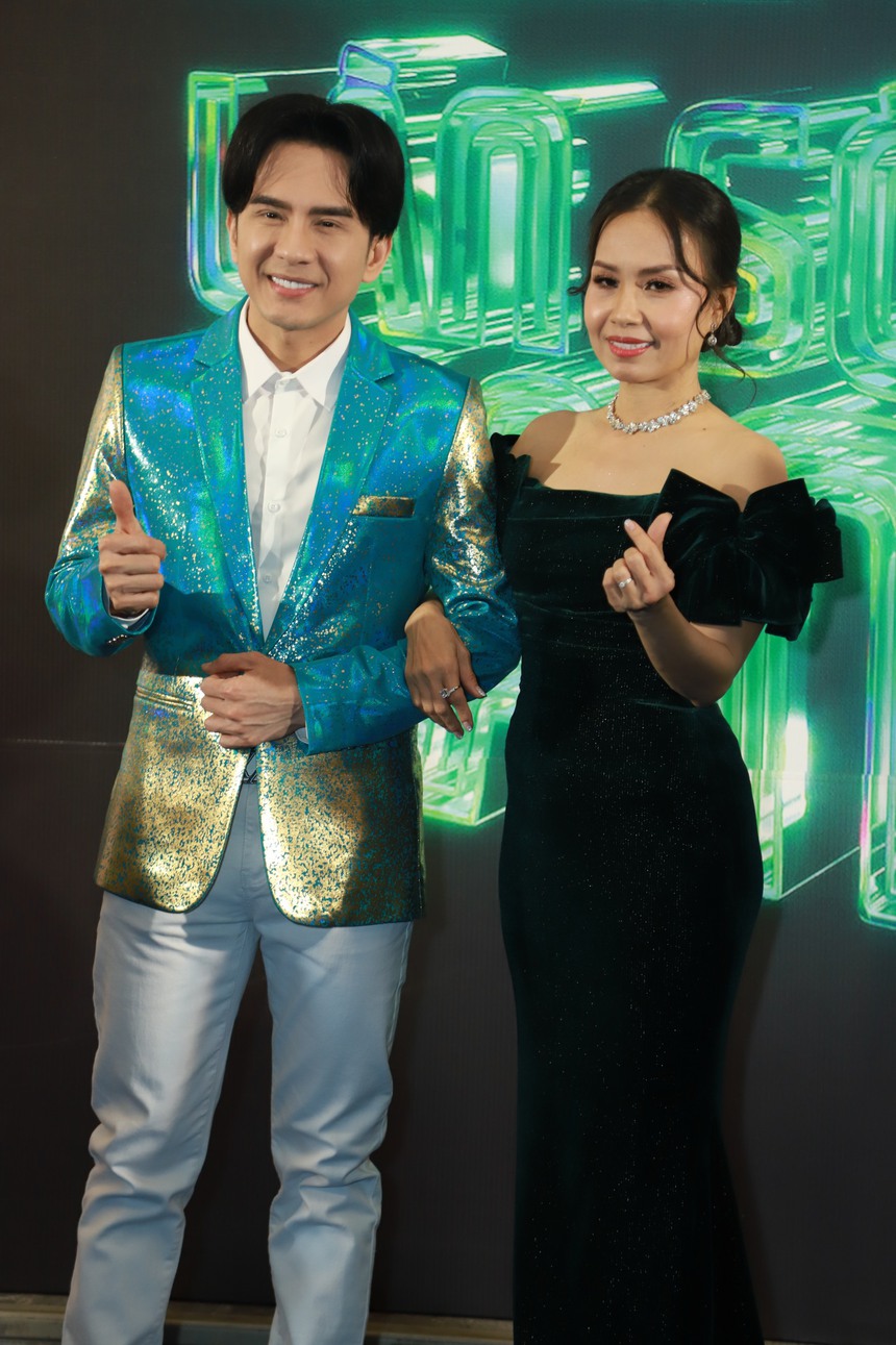 Thảm đỏ lễ trao giải Làn Sóng xanh lần thứ 25: Vợ chồng Hari Won - Trấn Thành hiếm hoi xuất hiện tình tứ bên nhau sau tin đồn rạn nứt - Ảnh 14. Thảm đỏ lễ trao giải Làn Sóng xanh lần thứ 25: Vợ chồng Hari Won - Trấn Thành hiếm hoi xuất hiện tình tứ bên nhau sau tin đồn rạn nứt - Ảnh 14.