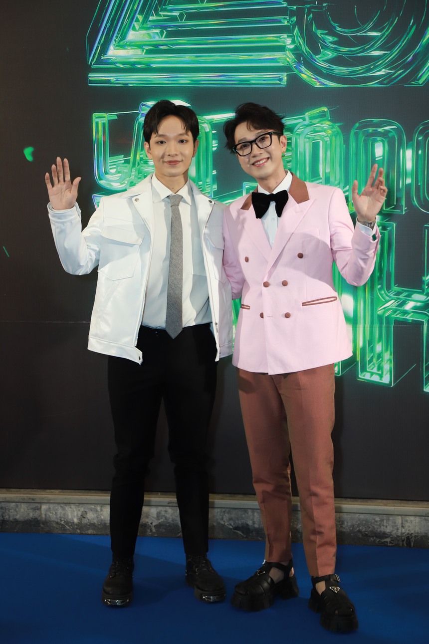 Thảm đỏ lễ trao giải Làn Sóng xanh lần thứ 25: Vợ chồng Hari Won - Trấn Thành hiếm hoi xuất hiện tình tứ bên nhau sau tin đồn rạn nứt - Ảnh 12. Thảm đỏ lễ trao giải Làn Sóng xanh lần thứ 25: Vợ chồng Hari Won - Trấn Thành hiếm hoi xuất hiện tình tứ bên nhau sau tin đồn rạn nứt - Ảnh 12.