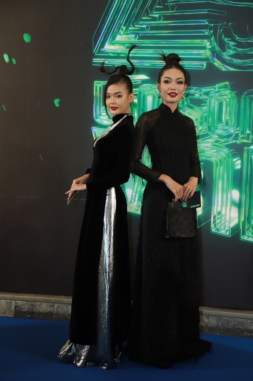 Thảm đỏ lễ trao giải Làn Sóng xanh lần thứ 25: Vợ chồng Hari Won - Trấn Thành hiếm hoi xuất hiện tình tứ bên nhau sau tin đồn rạn nứt - Ảnh 10. Thảm đỏ lễ trao giải Làn Sóng xanh lần thứ 25: Vợ chồng Hari Won - Trấn Thành hiếm hoi xuất hiện tình tứ bên nhau sau tin đồn rạn nứt - Ảnh 10.