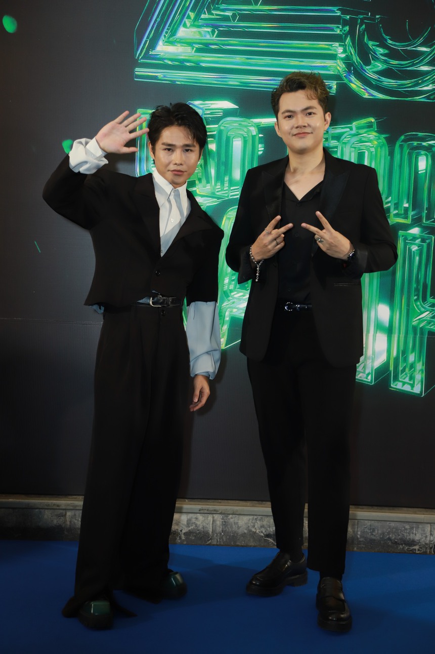 Thảm đỏ lễ trao giải Làn Sóng xanh lần thứ 25: Vợ chồng Hari Won - Trấn Thành hiếm hoi xuất hiện tình tứ bên nhau sau tin đồn rạn nứt - Ảnh 9. Thảm đỏ lễ trao giải Làn Sóng xanh lần thứ 25: Vợ chồng Hari Won - Trấn Thành hiếm hoi xuất hiện tình tứ bên nhau sau tin đồn rạn nứt - Ảnh 9.