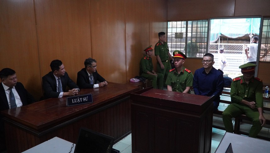 Hacker Nhâm Hoàng Khang "bất ngờ khi lòng tốt của bị cáo bị hiểu lầm là cưỡng đoạt" - Ảnh 1. Hacker Nhâm Hoàng Khang "bất ngờ khi lòng tốt của bị cáo bị hiểu lầm là cưỡng đoạt" - Ảnh 1.