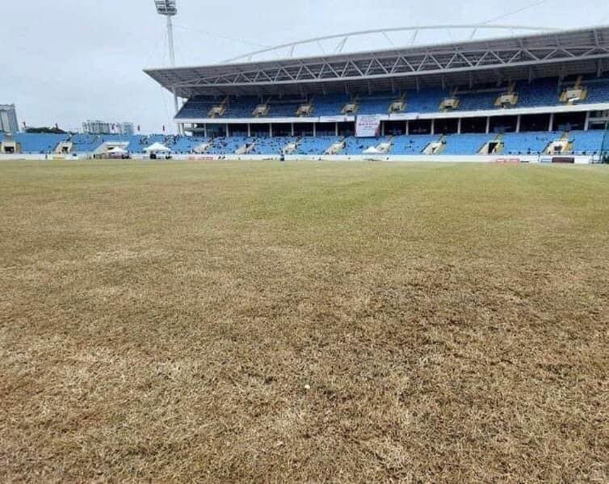 Dân mạng hết chỉ trích YG lại "chê" mặt sân xuống cấp trước thềm concert của BLACKPINK tại Thái Lan - Ảnh 5.