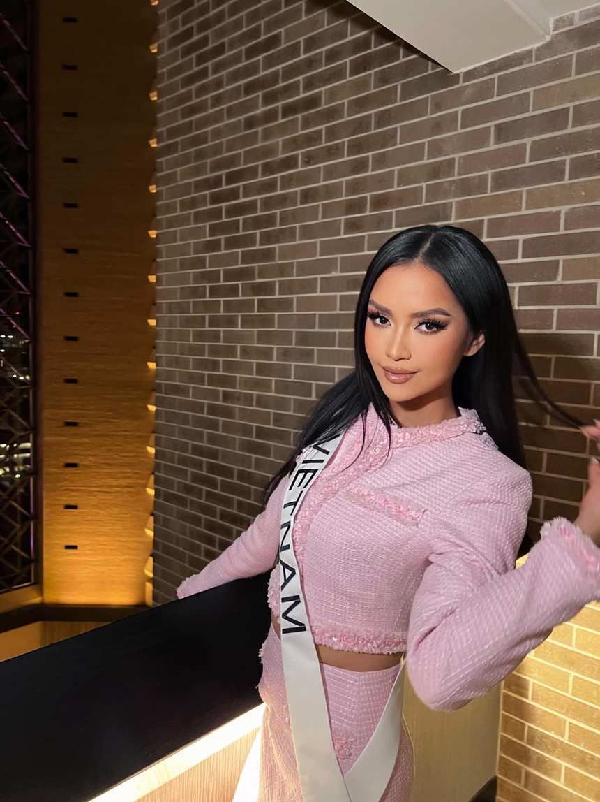 Ngọc Châu chung khung hình với các đại diện Miss Universe: Nhan sắc như búp bê barbie, 'phát sáng' giữa dàn mỹ nhân - Ảnh 4.