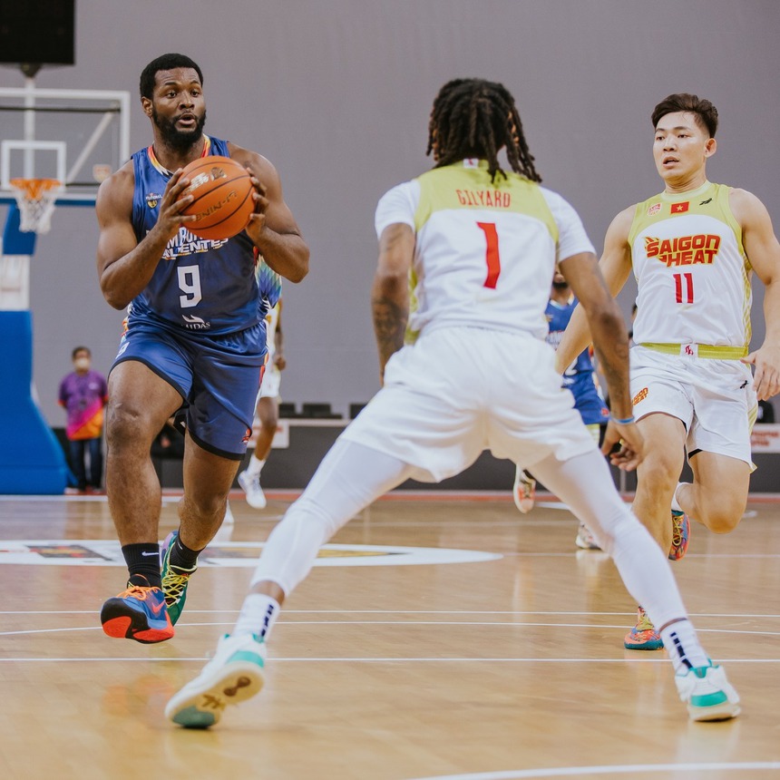 Dẫn trước 20 điểm, Saigon Heat vẫn thắng nhọc Zamboanga Valientes - Ảnh 1.