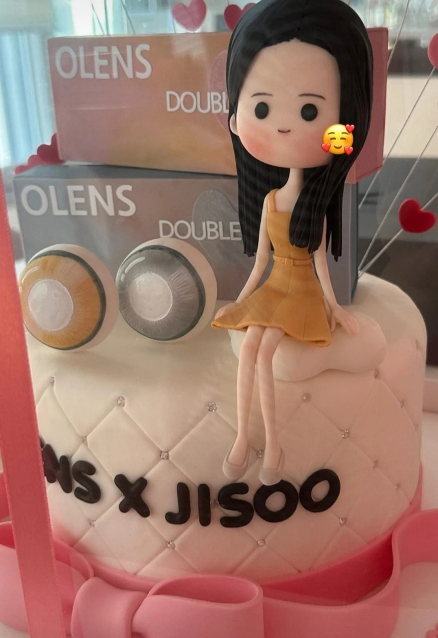 Cách các nhãn hiệu đối đãi với Jisoo Blackpink khiến fan xôn xao - Ảnh 6. Cách các nhãn hiệu đối đãi với Jisoo Blackpink khiến fan xôn xao - Ảnh 6.