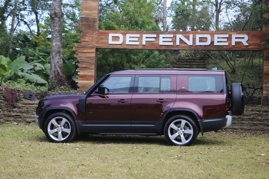 Land Rover Defender 130 giá từ 5,989 tỷ đồng: Hàng ghế thứ 3 rộng hàng đầu phân khúc - Ảnh 3.