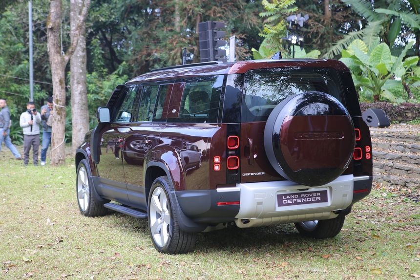 Land Rover Defender 130 giá từ 5,989 tỷ đồng: Hàng ghế thứ 3 rộng hàng đầu phân khúc - Ảnh 2.