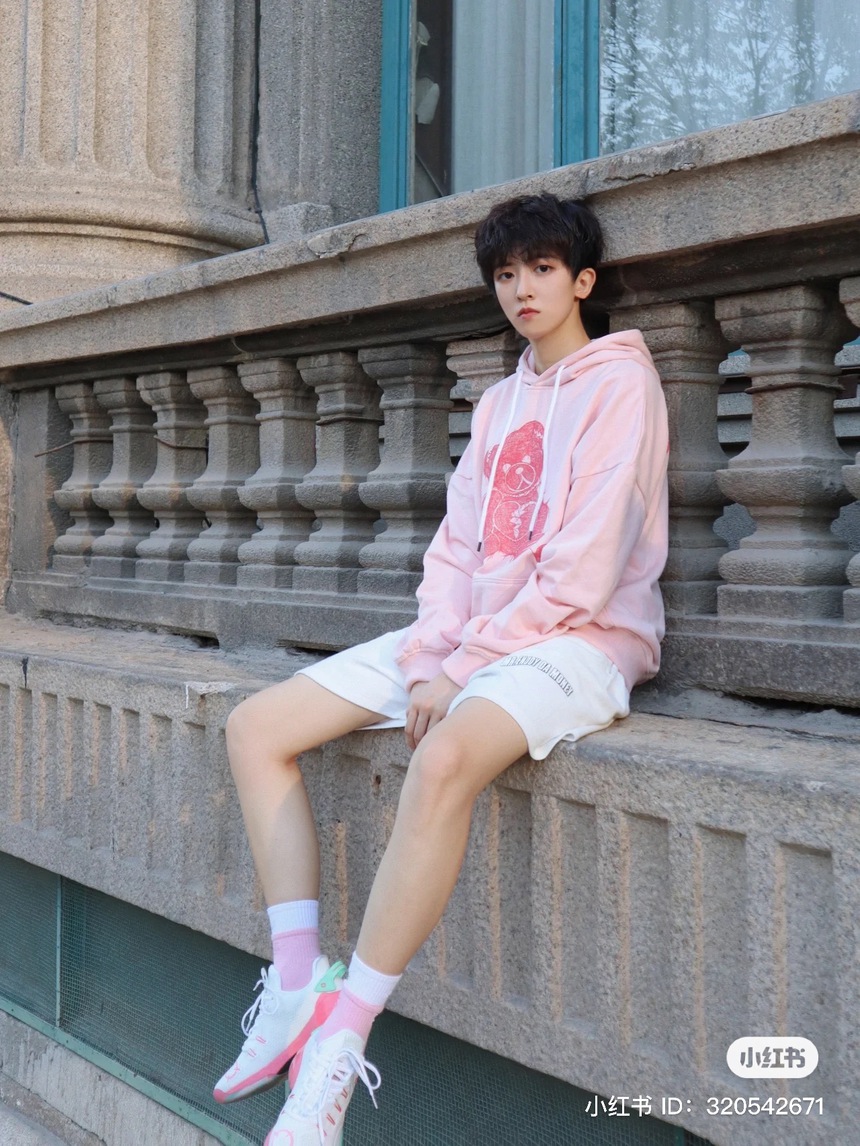 Nữ giảng viên gây bão vì quá... đẹp trai, diện đồ đi dạy mà bộ nào cũng vừa xinh vừa ngầu - Ảnh 6.