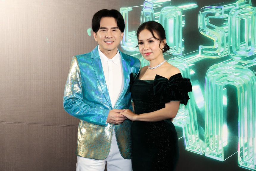 'Chị đại' Mỹ Tâm lên sân khấu: MONO - HIEUTHUHAI không kìm được phấn khích, Hoàng Thùy Linh - Tóc Tiên nhìn không chớp mắt! - Ảnh 5.