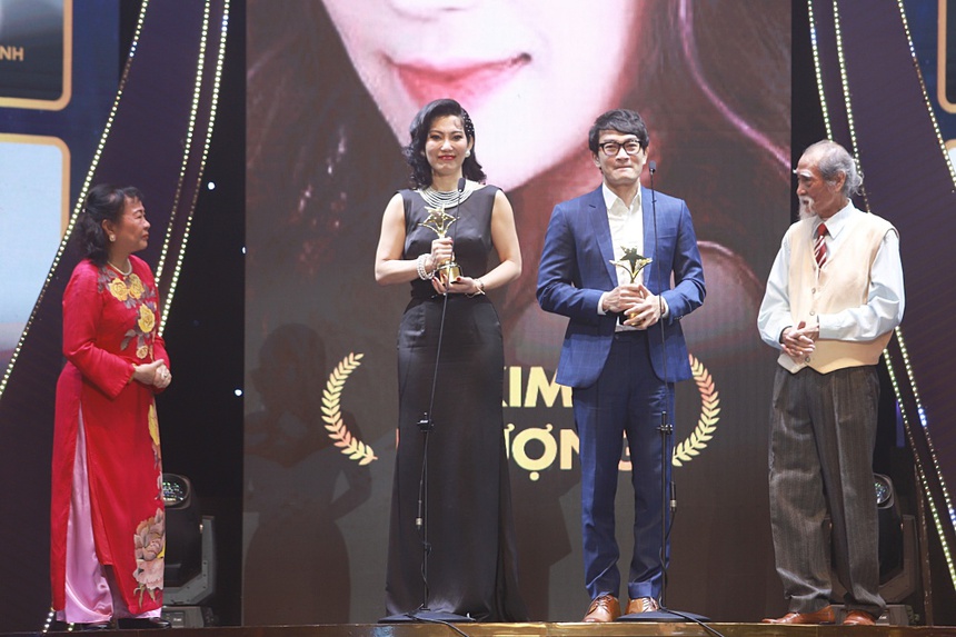 Chi Pu lần 2 trở thành diễn viên được yêu thích nhất, phim của Trấn Thành "trắng tay" tại Ngôi Sao Xanh - Ảnh 9.