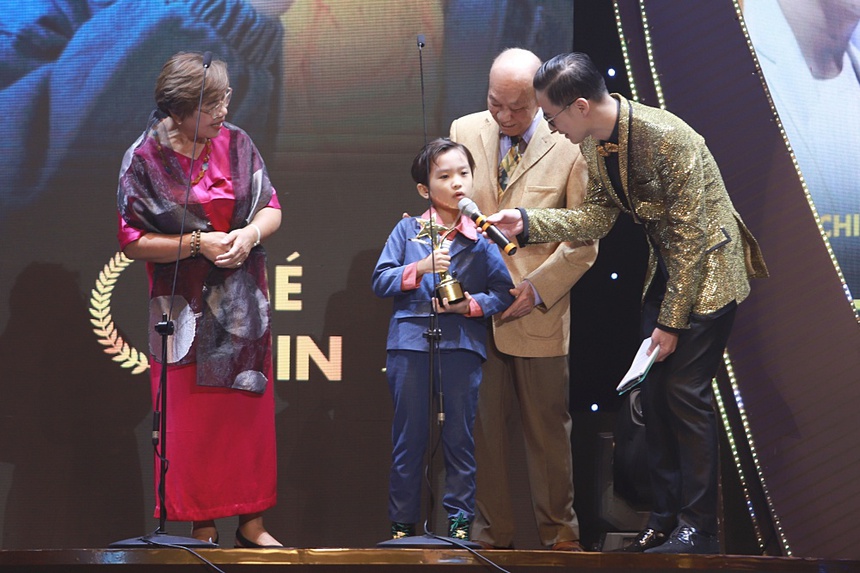 Chi Pu lần 2 trở thành diễn viên được yêu thích nhất, phim của Trấn Thành "trắng tay" tại Ngôi Sao Xanh - Ảnh 10.