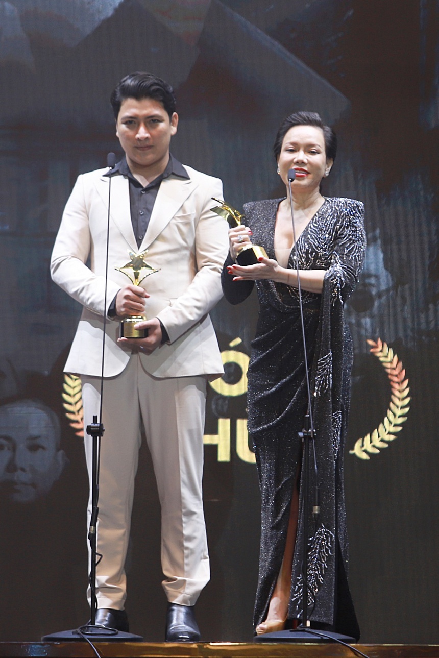 Chi Pu lần 2 trở thành diễn viên được yêu thích nhất, phim của Trấn Thành "trắng tay" tại Ngôi Sao Xanh - Ảnh 19.