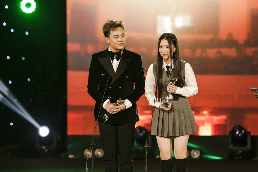 Làn sóng xanh 2022: Hoàng Thùy Linh, Trúc Nhân, MONO bội thu giải thưởng - Ảnh 11.