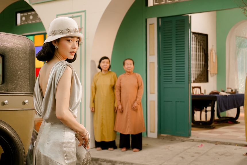 Minh Hằng bị em gái thân thiết cướp ngôi vị đệ nhất mỹ nhân, hắc hoá khiến người xem rùng mình ở trailer Chị chị em em 2  - Ảnh 3.