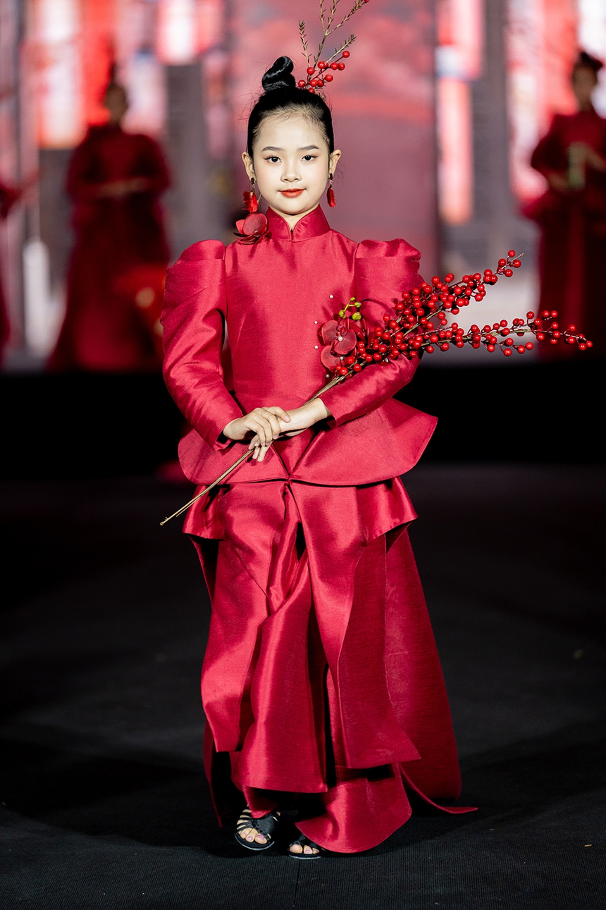 Á khôi Minh Anh làm vedette cho BST 'Cảm hứng văn hoá Việt' - Ảnh 8.