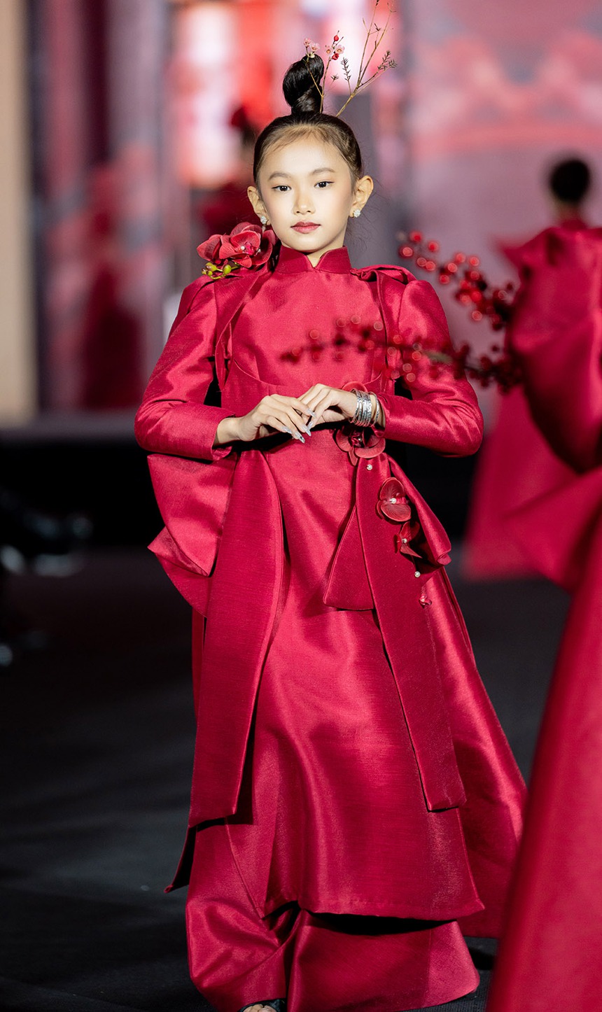 Á khôi Minh Anh làm vedette cho BST 'Cảm hứng văn hoá Việt' - Ảnh 9.