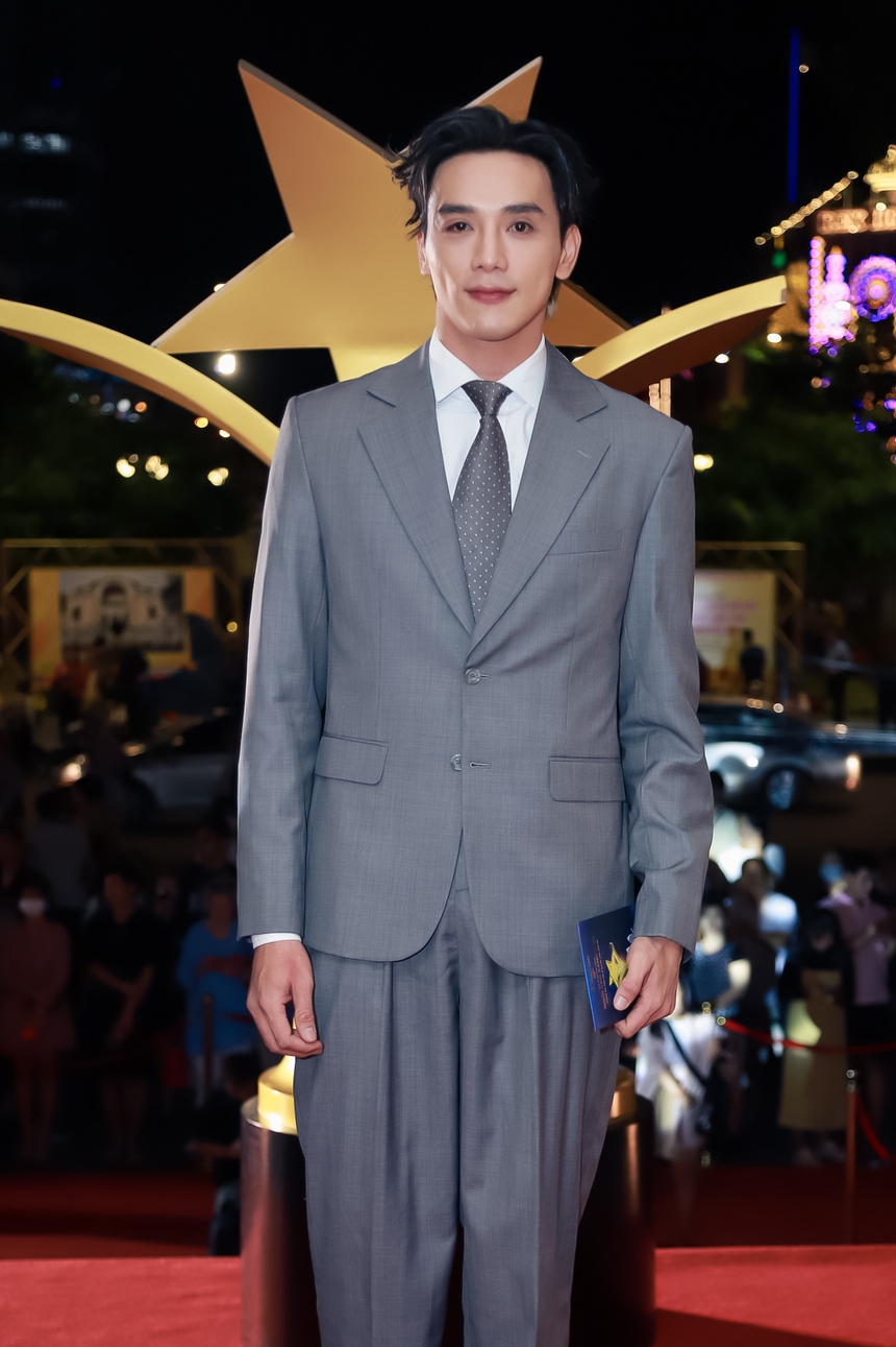 Chi Pu cùng dàn mỹ nhân Vbiz đổ bộ, Gin Tuấn Kiệt - Puka có động thái gây chú ý tại thảm đỏ - Ảnh 3.