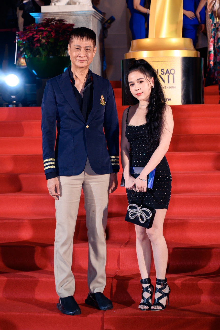 Chi Pu cùng dàn mỹ nhân Vbiz đổ bộ, Gin Tuấn Kiệt - Puka có động thái gây chú ý tại thảm đỏ - Ảnh 7.