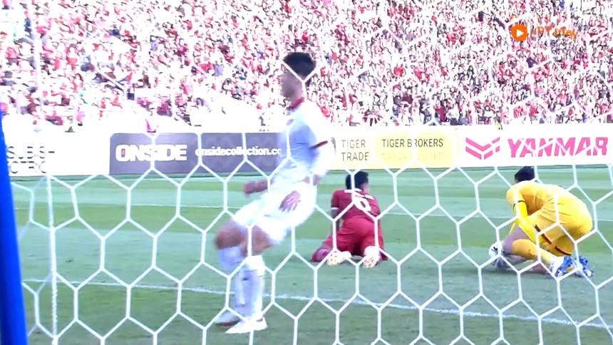 Văn Lâm liên tiếp cứu thua cho đội tuyển Việt Nam - Ảnh 3.