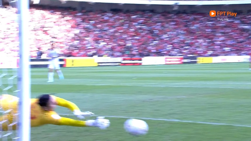 Văn Lâm liên tiếp cứu thua cho đội tuyển Việt Nam - Ảnh 5.