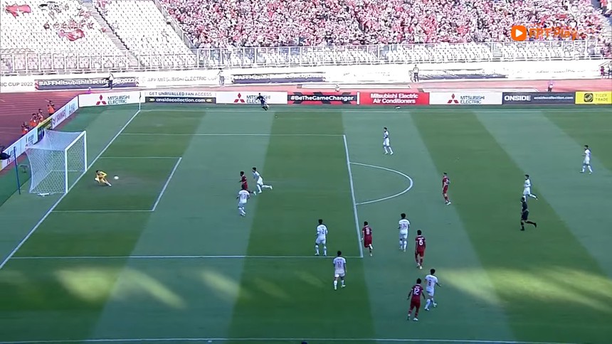 Văn Lâm liên tiếp cứu thua cho đội tuyển Việt Nam - Ảnh 4.