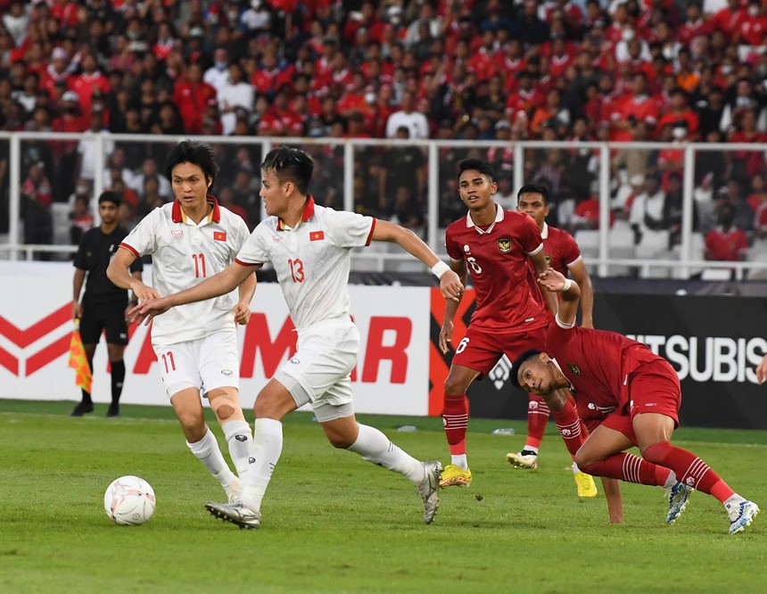 Tuyển Việt Nam thi đấu dưới áp lực cực lớn đến từ hàng chục nghìn CĐV Indonesia - Ảnh 8. Tuyển Việt Nam thi đấu dưới áp lực cực lớn đến từ hàng chục nghìn CĐV Indonesia - Ảnh 8.