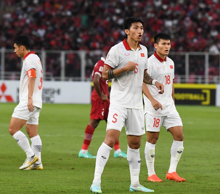 Chùm ảnh: Văn Lâm xuất sắc, bảo vệ vững chắc khung thành ĐT Việt Nam - Ảnh 7. Chùm ảnh: Văn Lâm xuất sắc, bảo vệ vững chắc khung thành ĐT Việt Nam - Ảnh 7.