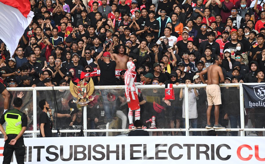 Tuyển Việt Nam thi đấu dưới áp lực cực lớn đến từ hàng chục nghìn CĐV Indonesia - Ảnh 1. Tuyển Việt Nam thi đấu dưới áp lực cực lớn đến từ hàng chục nghìn CĐV Indonesia - Ảnh 1.